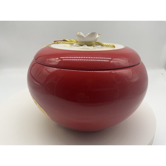 Da Hong Pao Tea Porcelain (Empty) Red Jar with White Lotus Design and Lid - Picture 7 of 13